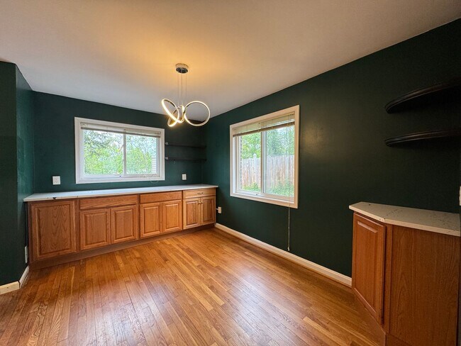 Foto del edificio - Spacious 3 Bed 2 Bath Semi-Detached Brick ...