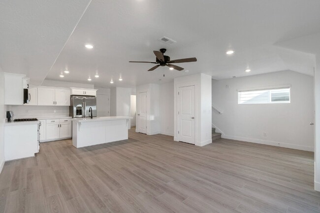 Building Photo - Modern 3-Bedroom, 2.5-Bathroom Townhome Near Highway 6 and I-15 - END UNIT