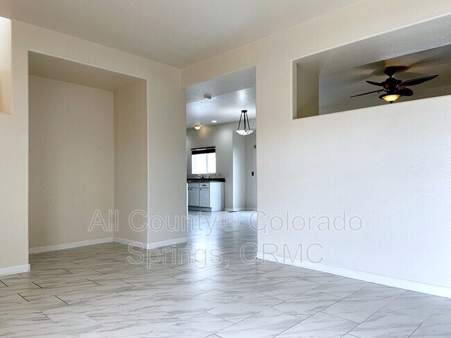 Foto del edificio - 8355 Cedar Chase Dr