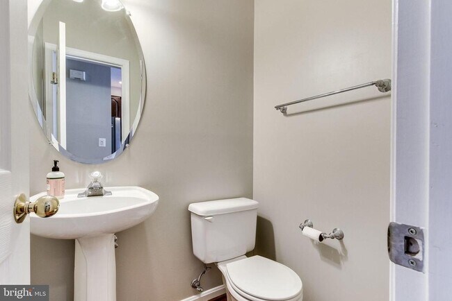 Foto del edificio - 134 Cameron Station Blvd