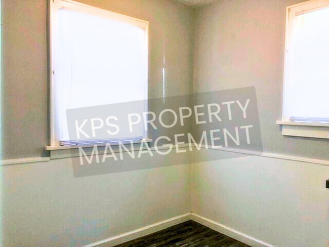 Building Photo - 833 S Green St