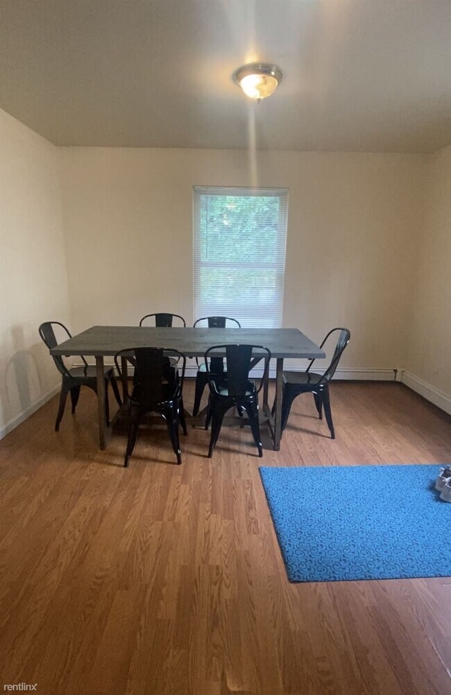 Building Photo - 6 br, 3.5 bath House - 908 Fuller St 908 F...