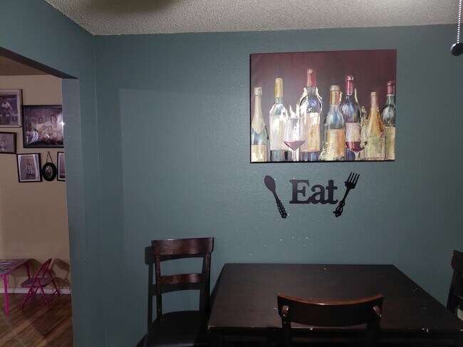 Dining - 834 Ash Grove Ln