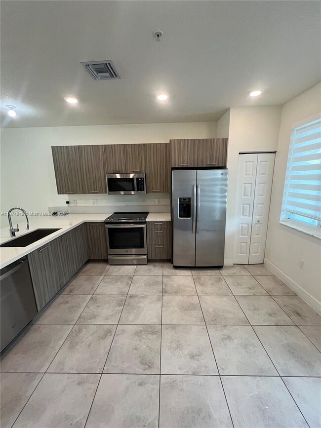 Building Photo - 10295 NW 64th Terrace