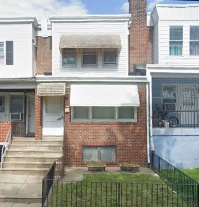 Building Photo - 2655 S 66th St