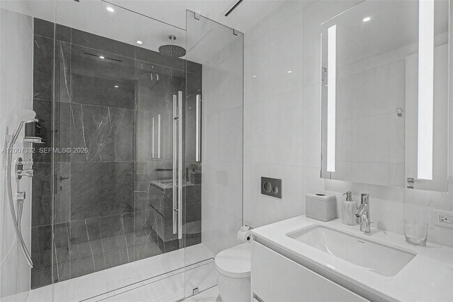 Foto del edificio - 300 Biscayne Blvd Way
