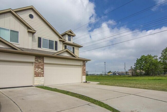 Foto del edificio - 6275 Brenwood Cir