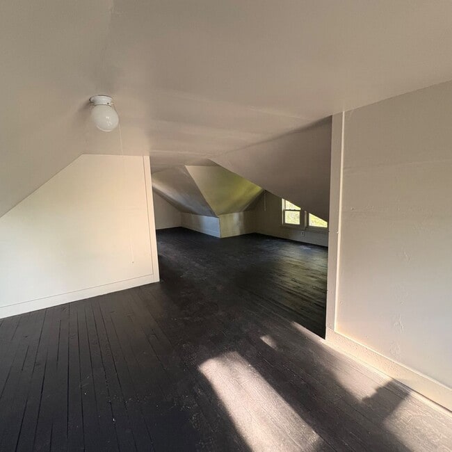 Foto del edificio - Charming 3 - Bedroom Property in Prime Location