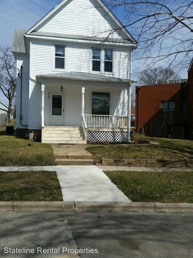 Primary Photo - 3 br, 1.5 bath House - 218 E. 6th St