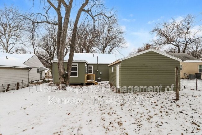 Building Photo - 2004 SW Medford Ave