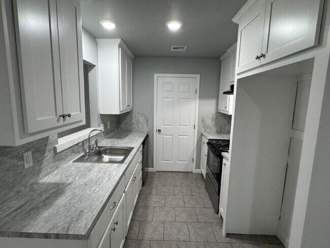 Building Photo - completely remodeled 2 bed, 2 bath with a ...