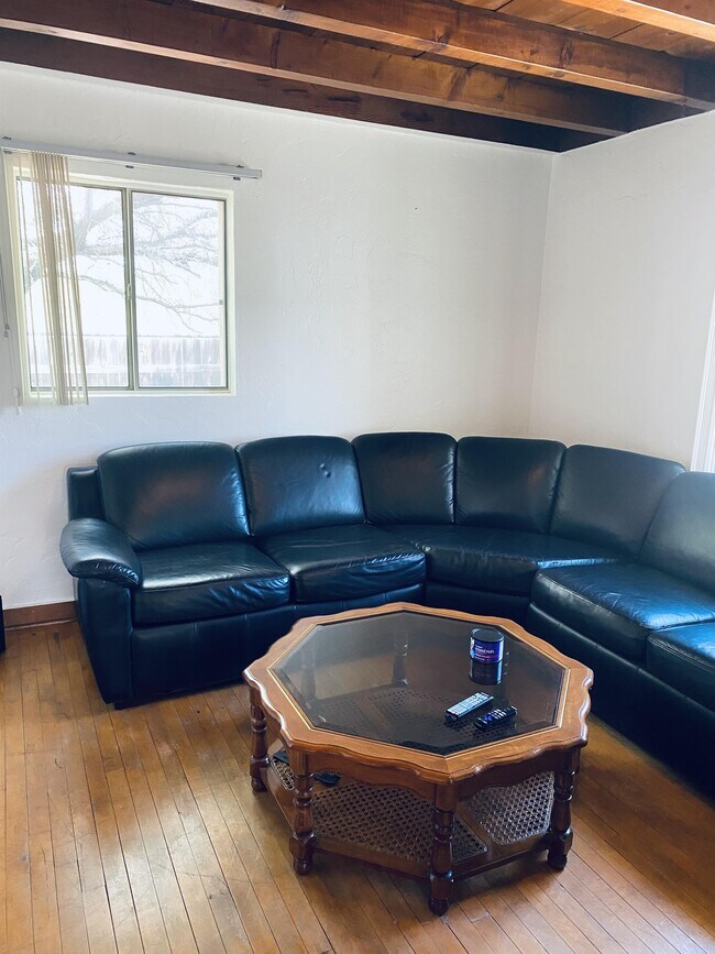Foto del edificio - 4825 E 4th St