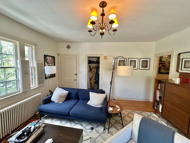 Building Photo - 223 6th St SE
