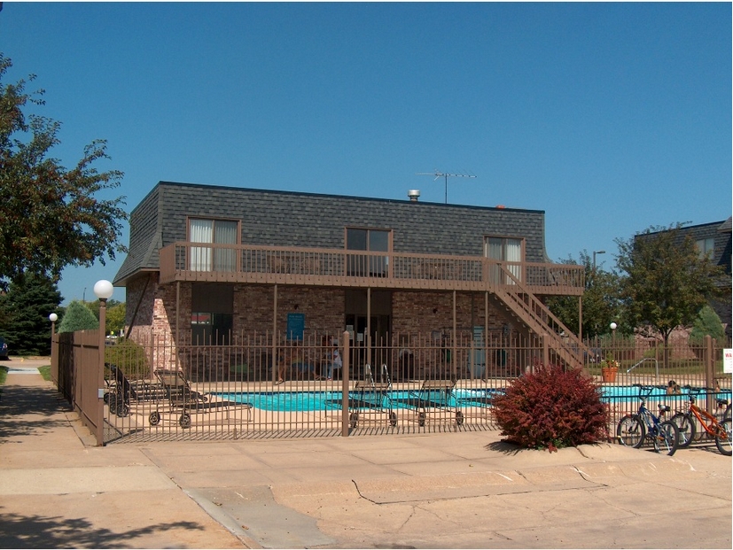 Primary Photo - Bellwood Square Apartments