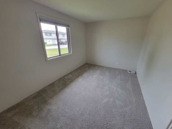 Building Photo - 117 Cotuit Ct