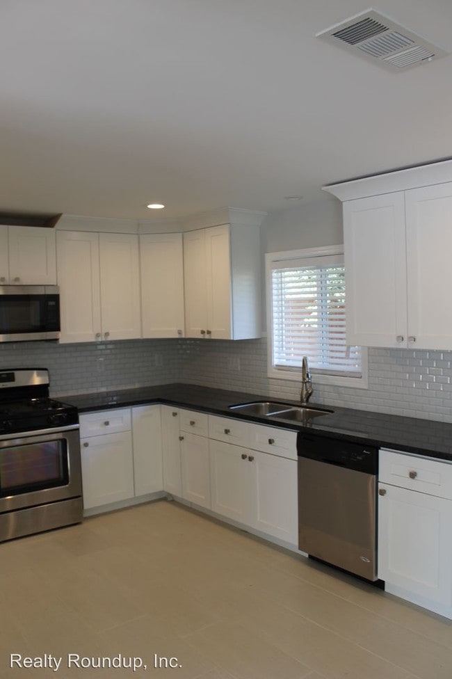 Building Photo - 3 br, 2 bath House - 229 Morada Ln