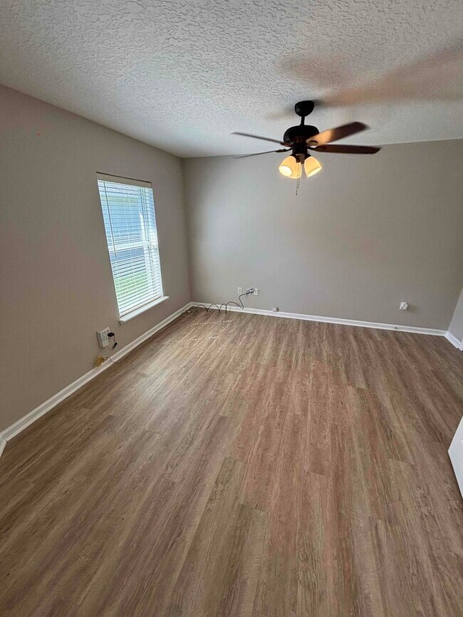 Foto del edificio - 1329 Fairway Village Dr