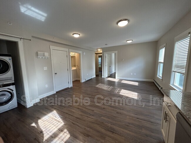 Foto del edificio - 77 Merrifield St