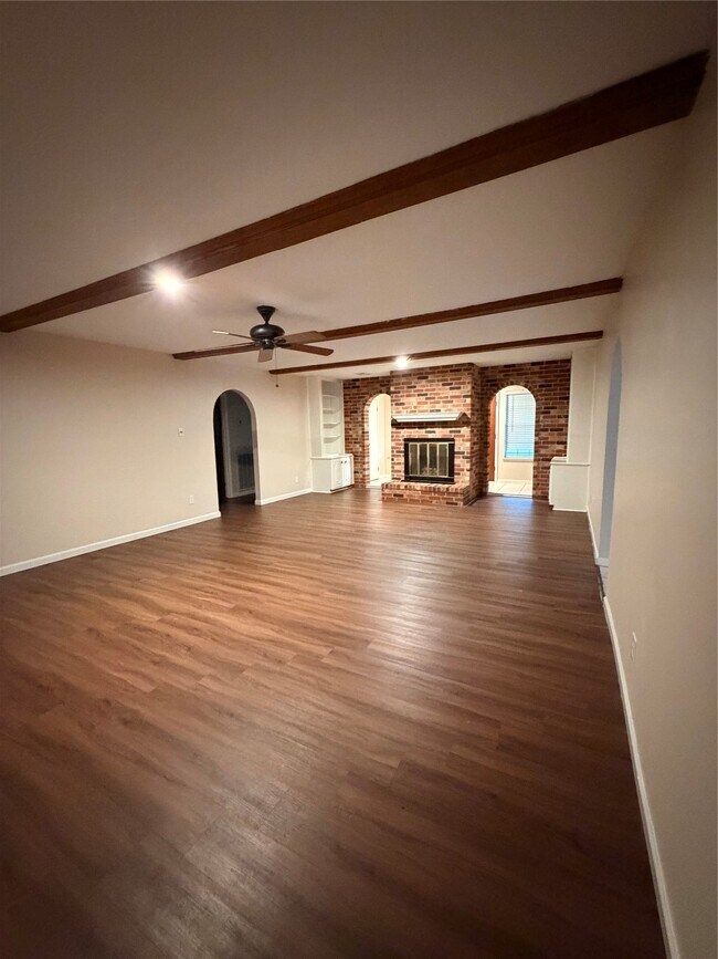 Building Photo - 120 Texas Ave
