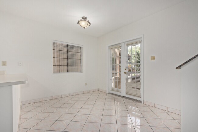 Foto del edificio - 1446 E Grovers Ave