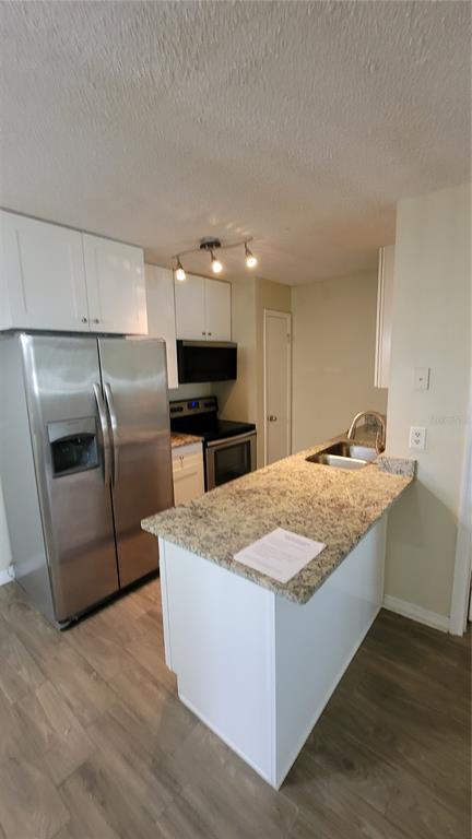Building Photo - 640 Golden Raintree Pl