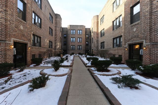 Building Photo - 3727 N Pine Grove Ave
