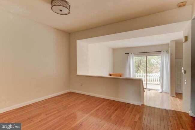 Foto del edificio - 107 Montrose Ave