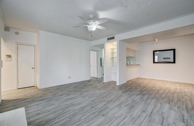 Building Photo - 716 Bering Dr