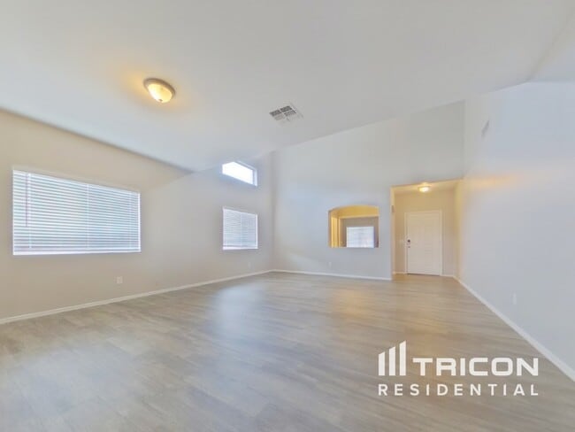 Foto del edificio - 23885 Chambers St