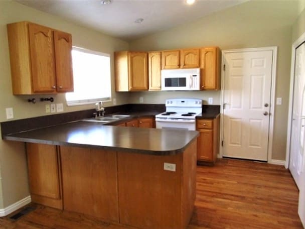 Building Photo - 771 S 900 E