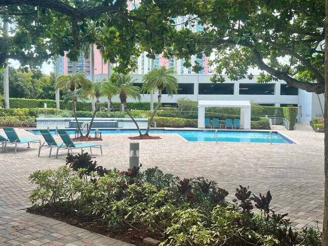 Foto del edificio - 3300 NE 192 St
