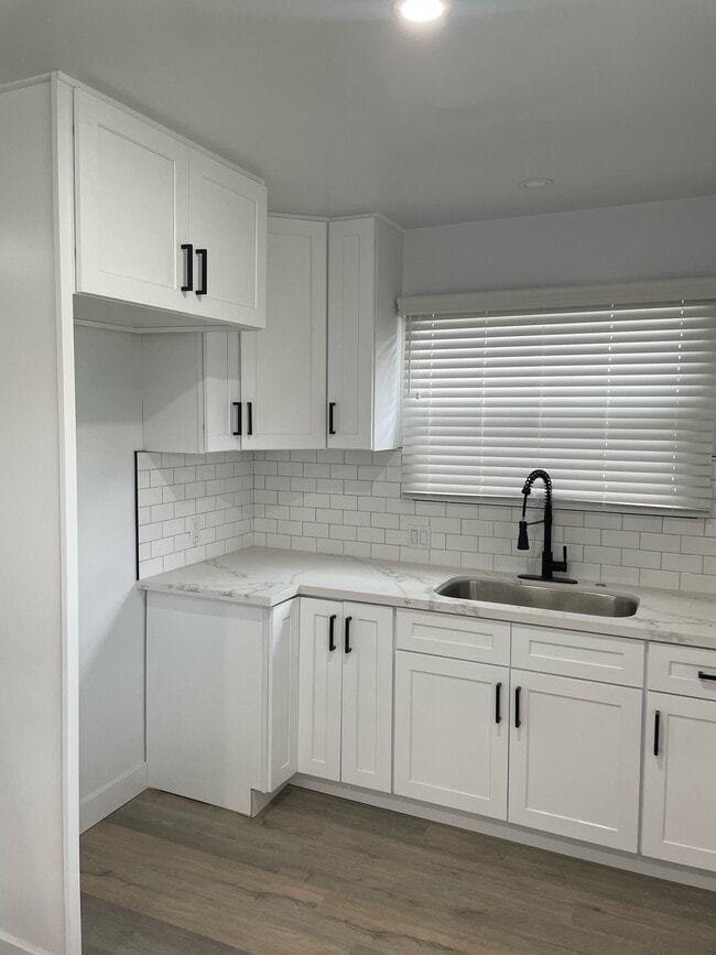 Foto del edificio - 5327 Kinston Ave