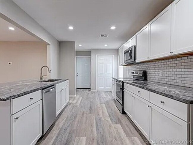 Building Photo - Spacious and Updated Three Bedroom Home with Large Backyard!!