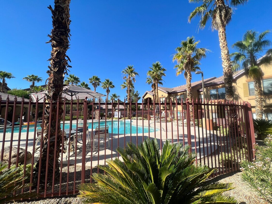 Foto principal - 2nd floor Condo in Gate Community Near Sky...