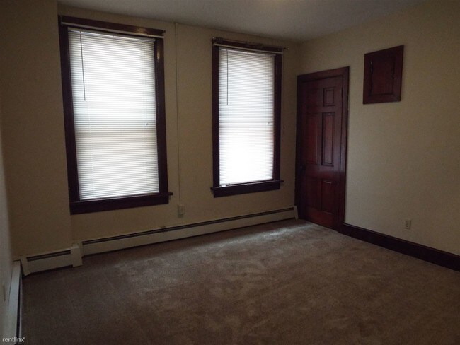 Building Photo - 2 br, 1 bath Apartment - 25 E High St # 101