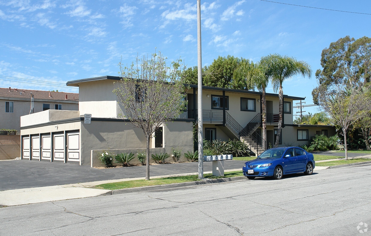 Building Photo - 1730 Santa Ana Ave
