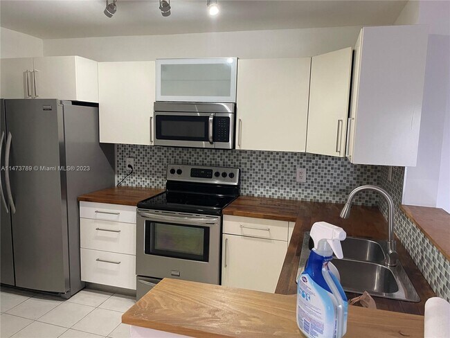 Foto del edificio - 11233 W Atlantic Blvd