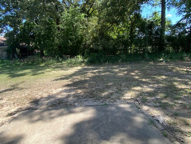Building Photo - 402 Tammy Lynn Dr