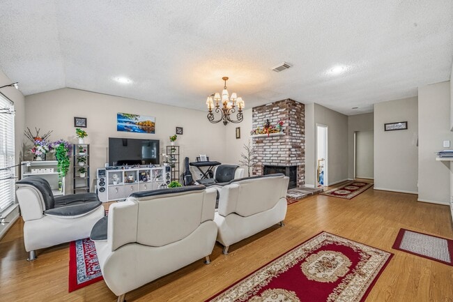 Building Photo - 9915 Villa Verde Dr