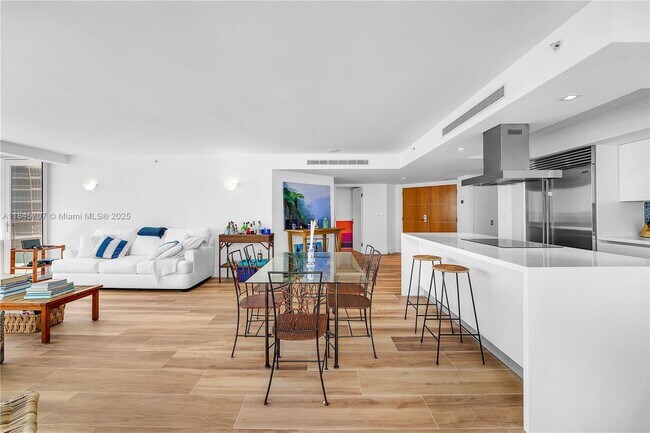 Foto del edificio - 400 S Pointe Dr