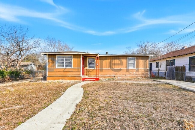 Building Photo - 512 S Monumental St