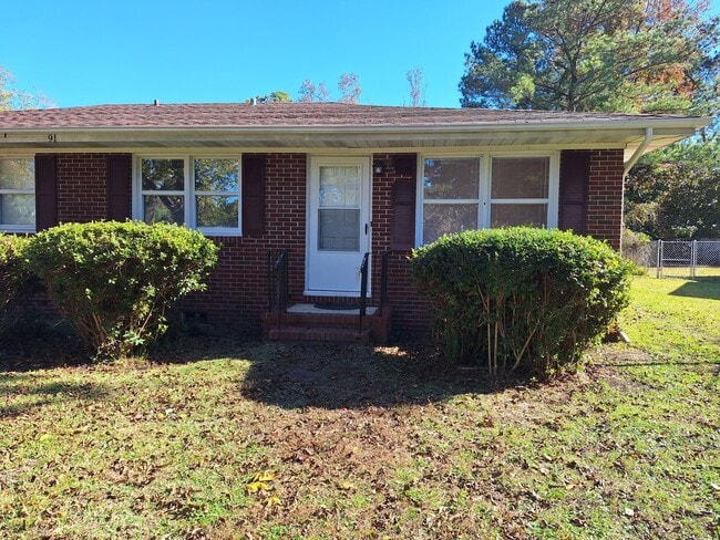 Foto del edificio - 91 Holland Dr