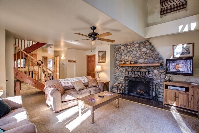Foto del edificio - 8038 Larkspur Ln