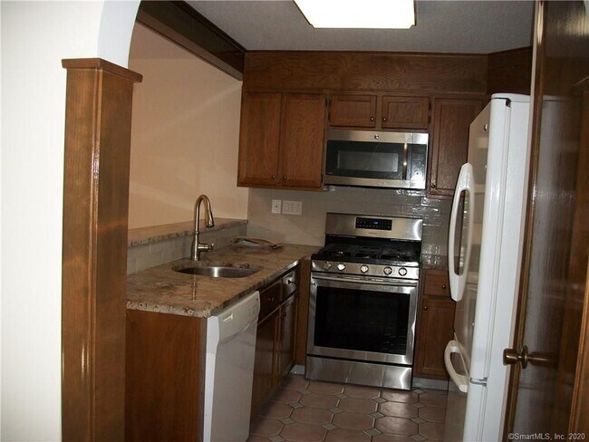 Building Photo - 33 Copper Beech Dr