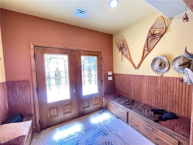 Building Photo - 386 Alpine Way