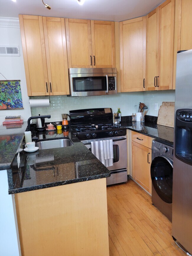Foto del edificio - 3540 Rock Creek Church Rd NW