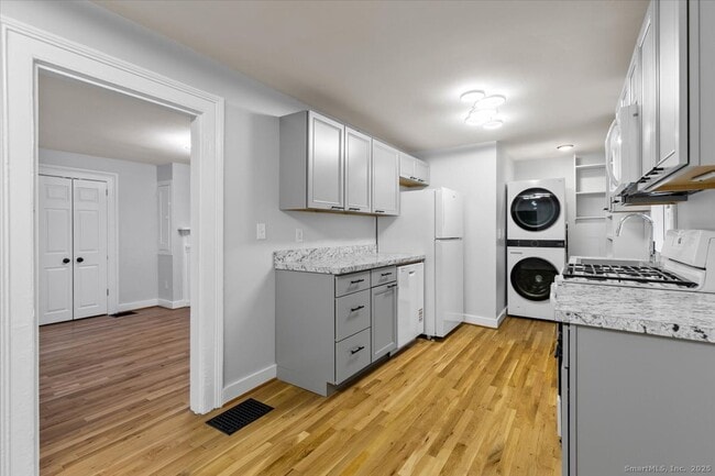 Building Photo - 183 Bradley St