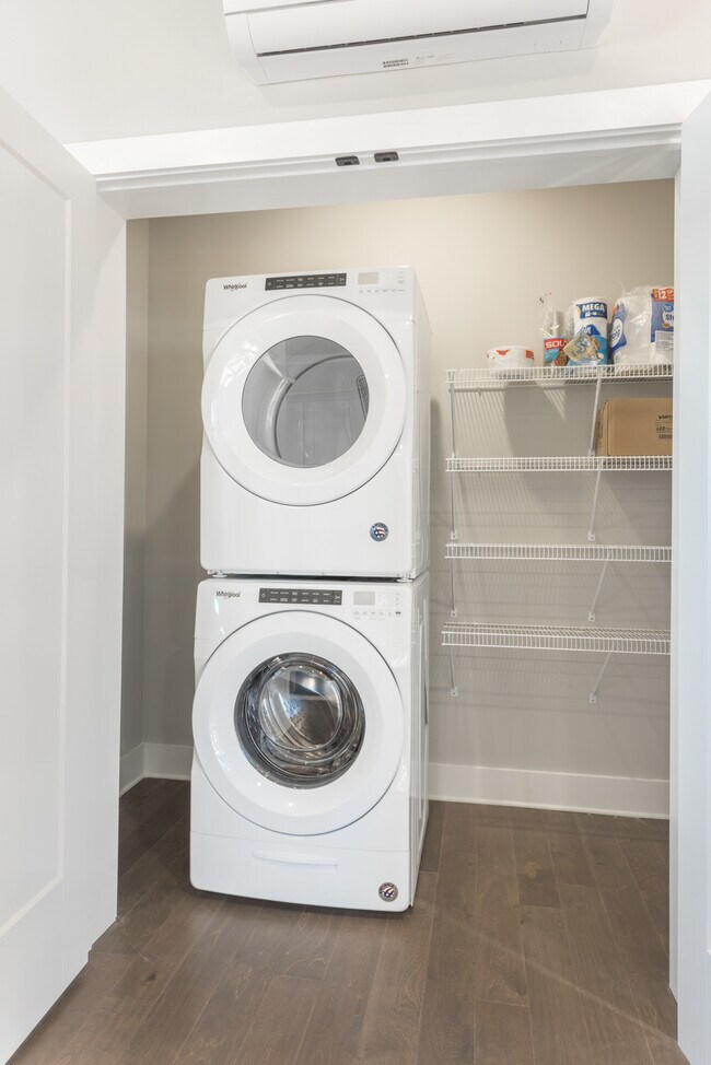 Foto del edificio - 1593 Sinclair Ave