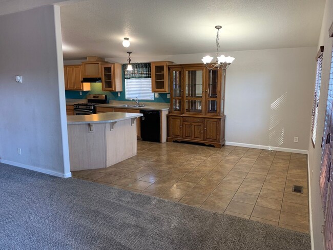 Building Photo - 3 bed 2 bath home from rent in Lake Elsinore