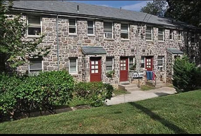 Foto del edificio - 2028 Lorraine Rd